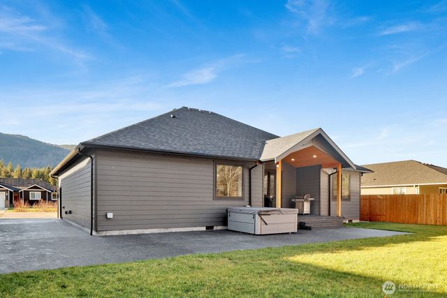 8228 Gold Run Drive, Maple Falls, WA 98266