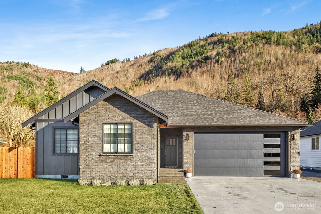 8228 Gold Run Drive, Maple Falls, WA 98266