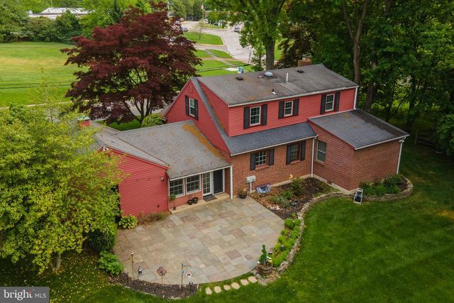 120 WALKER RD, Wayne, PA 19087