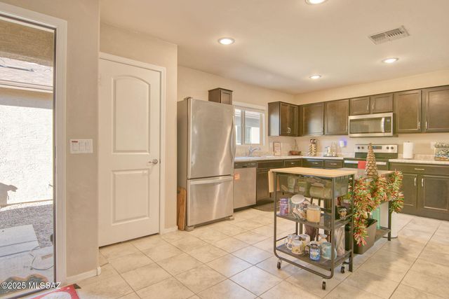 105 E Manor View Road, Tucson, AZ 85756