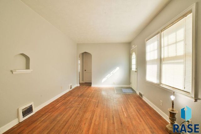 715 S West Ave Avenue, Sioux Falls, SD 57104