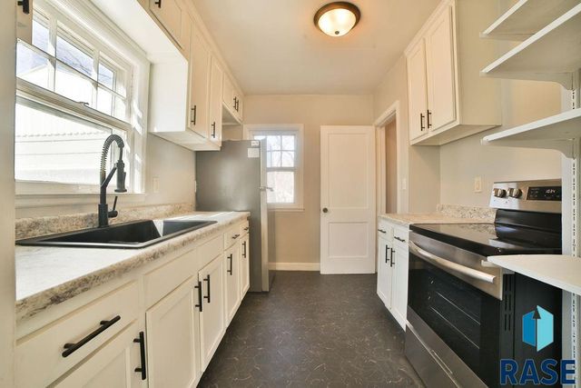 715 S West Ave Avenue, Sioux Falls, SD 57104