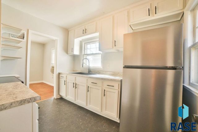 715 S West Ave Avenue, Sioux Falls, SD 57104