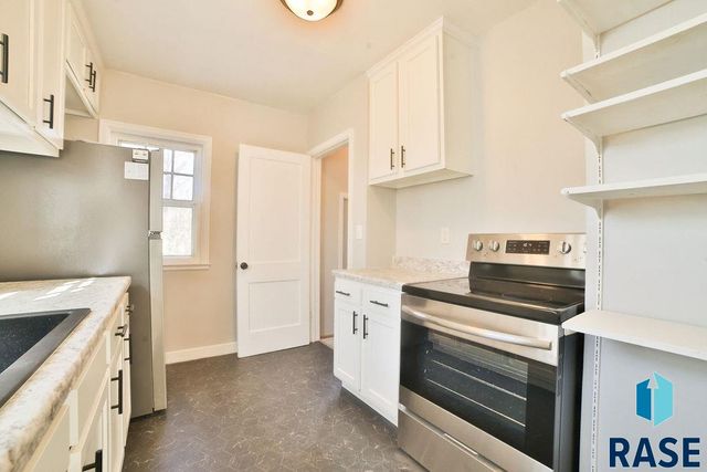 715 S West Ave Avenue, Sioux Falls, SD 57104