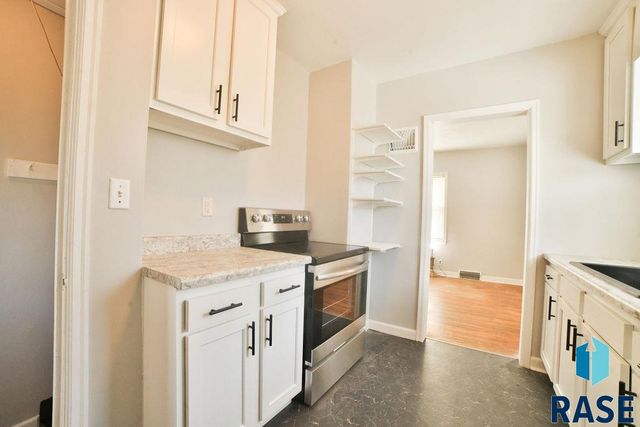 715 S West Ave Avenue, Sioux Falls, SD 57104
