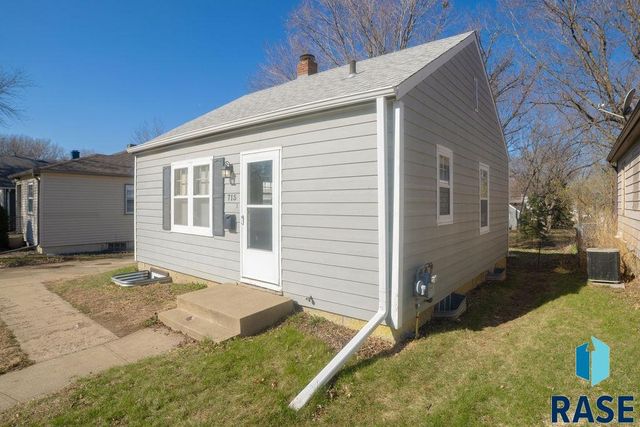 715 S West Ave Avenue, Sioux Falls, SD 57104