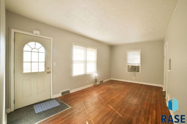715 S West Ave Avenue, Sioux Falls, SD 57104