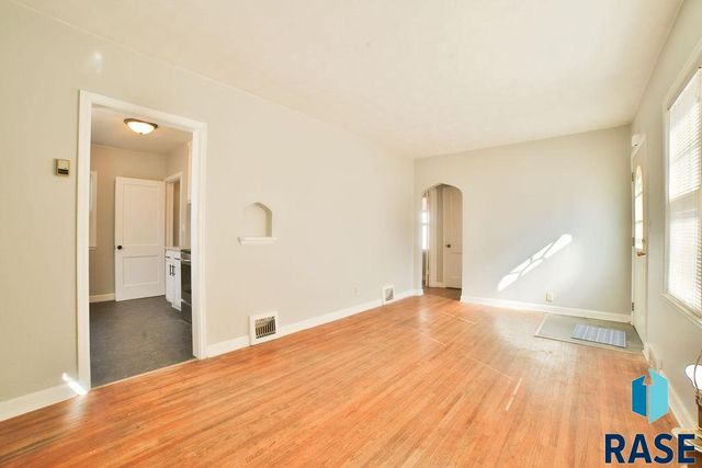 715 S West Ave Avenue, Sioux Falls, SD 57104