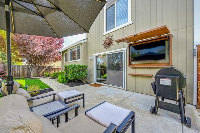 132 Rhoades Way, Folsom, CA 95630