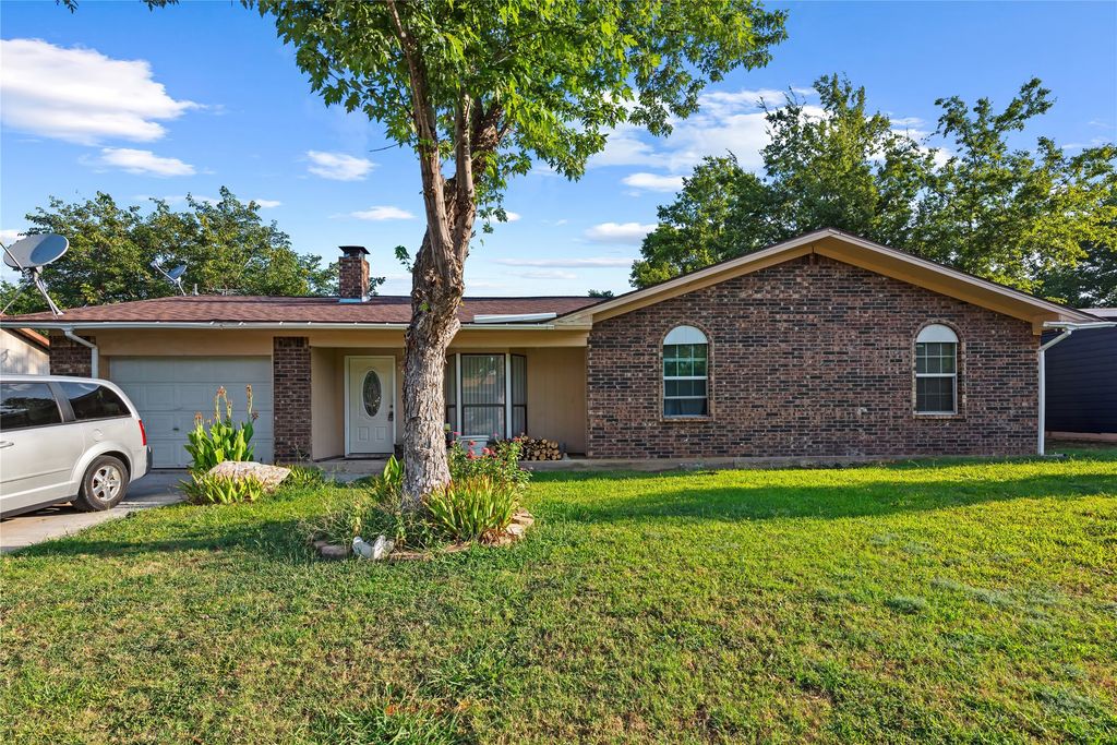 1013 Newby Avenue, Bridgeport, TX 76426