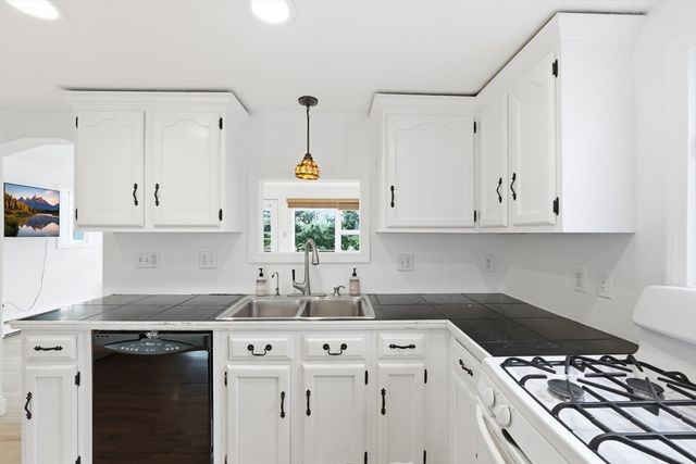 77 Holden St, Worcester, MA 01605