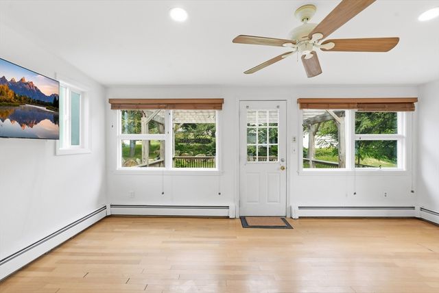 77 Holden St, Worcester, MA 01605
