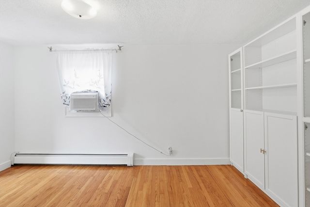 77 Holden St, Worcester, MA 01605