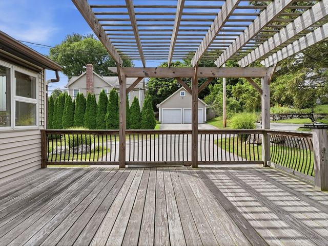 77 Holden St, Worcester, MA 01605