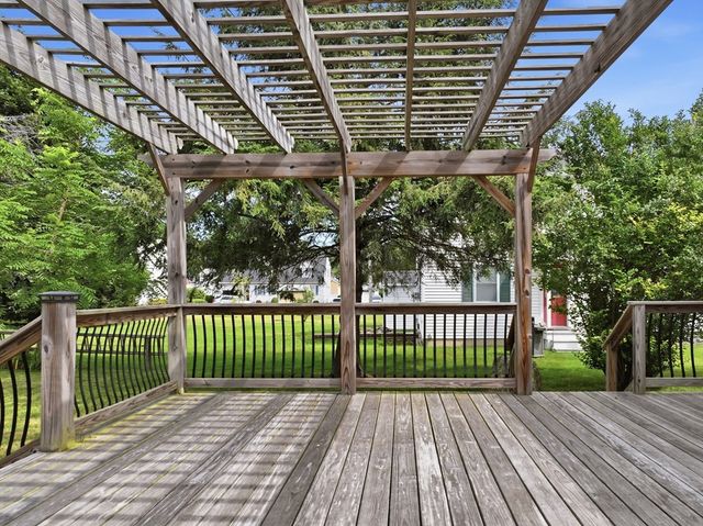 77 Holden St, Worcester, MA 01605