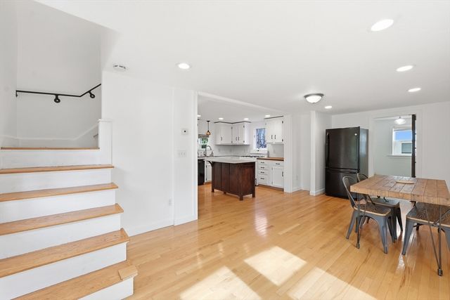 77 Holden St, Worcester, MA 01605