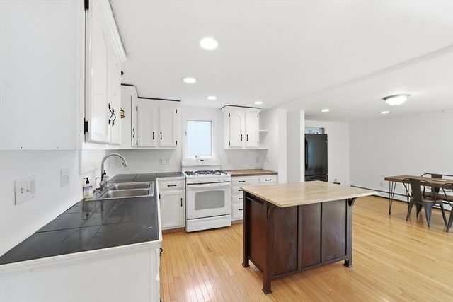 77 Holden St, Worcester, MA 01605