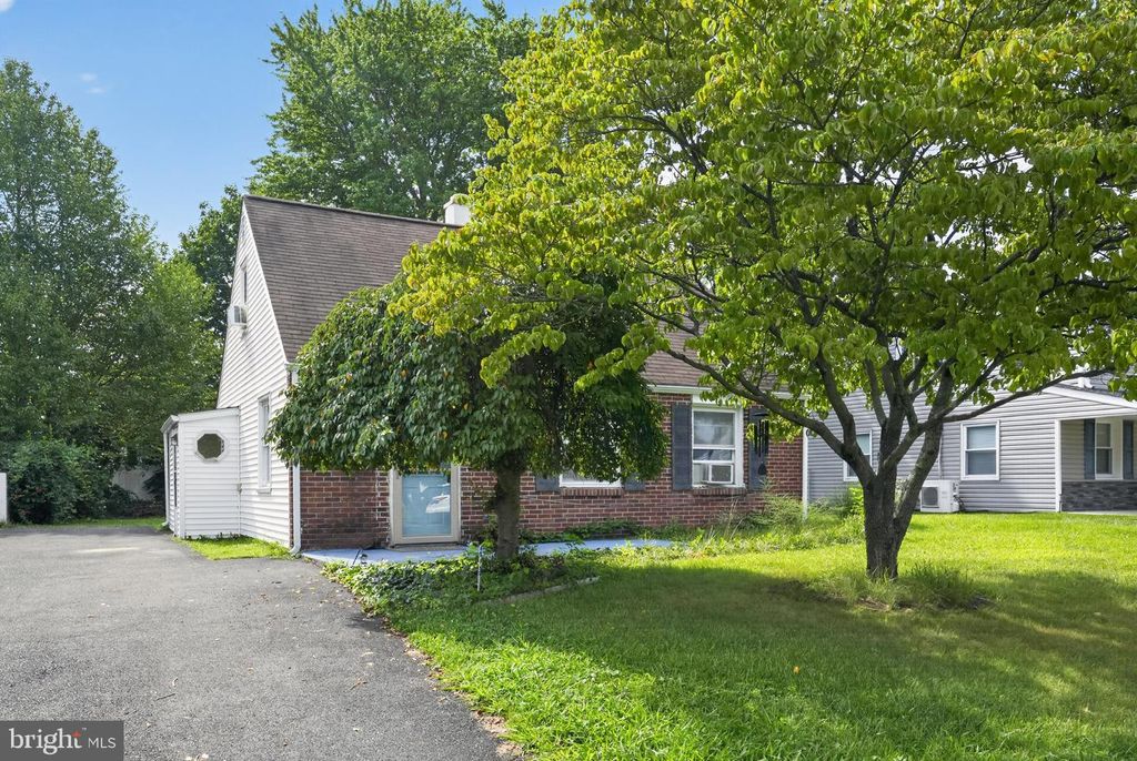 42 REPUBLIC AVE, WEST NORRITON, PA 19403 — exterior