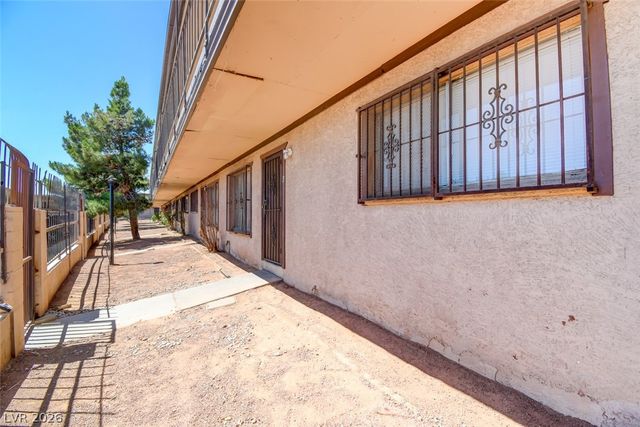 625 South Royal Crest Circle 13, Las Vegas, NV 89169