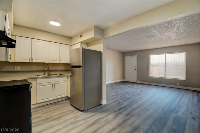 625 South Royal Crest Circle 13, Las Vegas, NV 89169