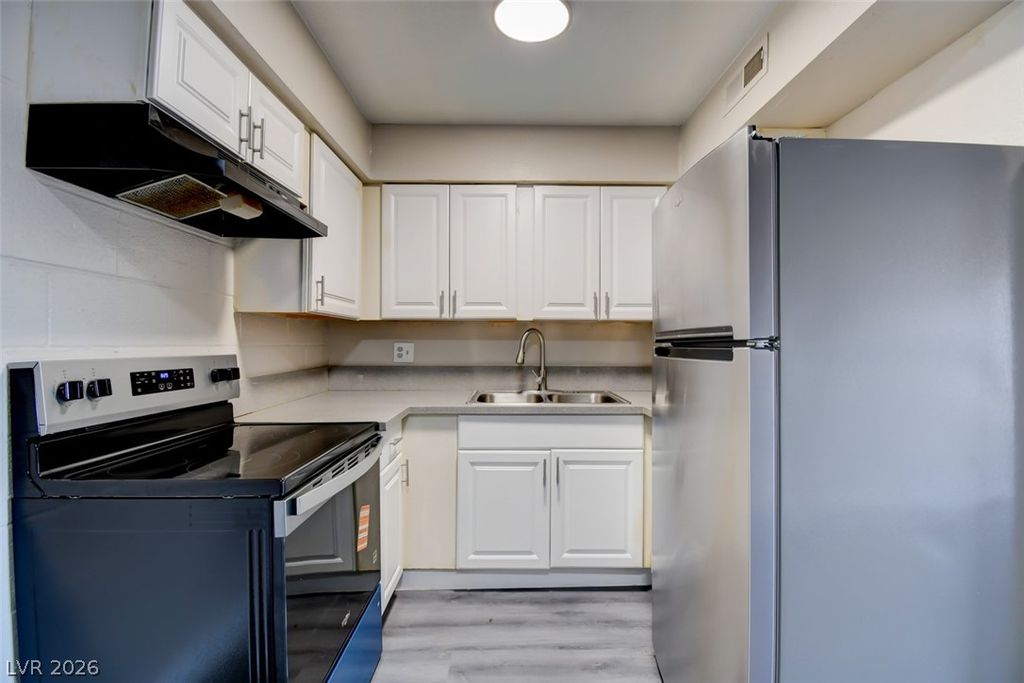 625 South Royal Crest Circle 13, Las Vegas, NV 89169