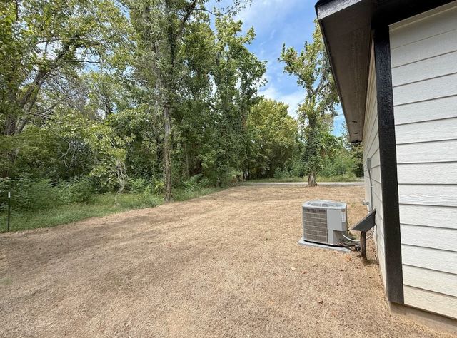 1901 S Lamar, Denison, TX 75021