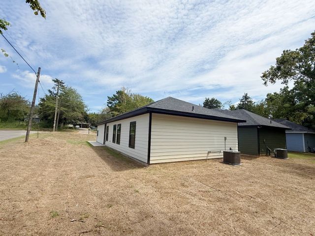 1901 S Lamar, Denison, TX 75021