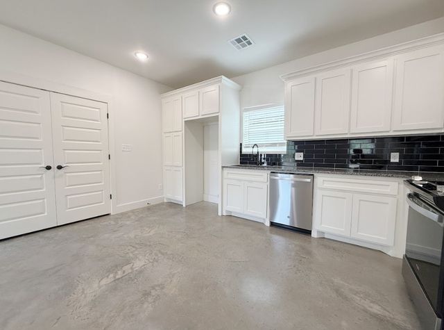 1901 S Lamar, Denison, TX 75021