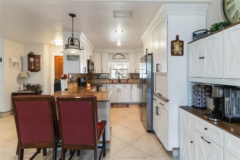 Image 5 of property listing at 439 VIRGINIA AVENUE, St Cloud, FL 34769