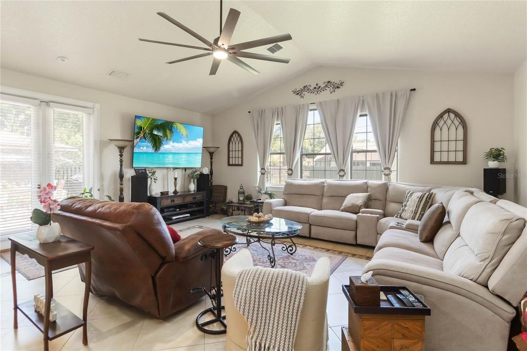 Image 10 of property listing at 439 VIRGINIA AVENUE, St Cloud, FL 34769