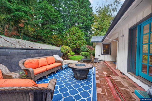 8095 Sunnyside Rd SE, Salem, OR 97306