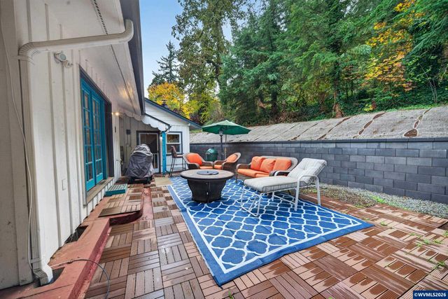8095 Sunnyside Rd SE, Salem, OR 97306