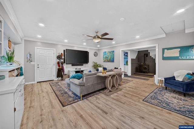 8095 Sunnyside Rd SE, Salem, OR 97306