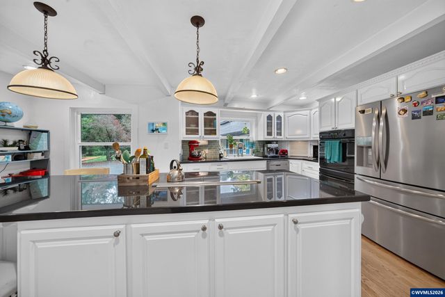 8095 Sunnyside Rd SE, Salem, OR 97306