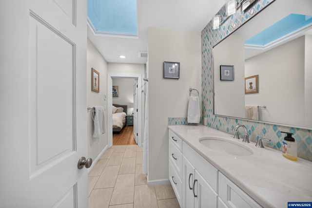 8095 Sunnyside Rd SE, Salem, OR 97306