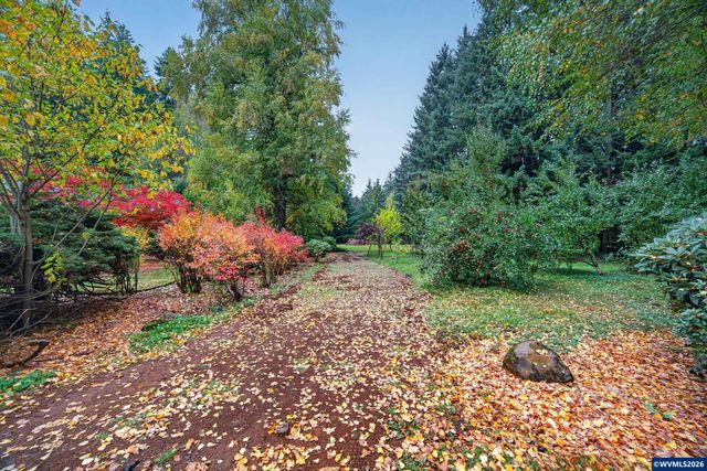8095 Sunnyside Rd SE, Salem, OR 97306