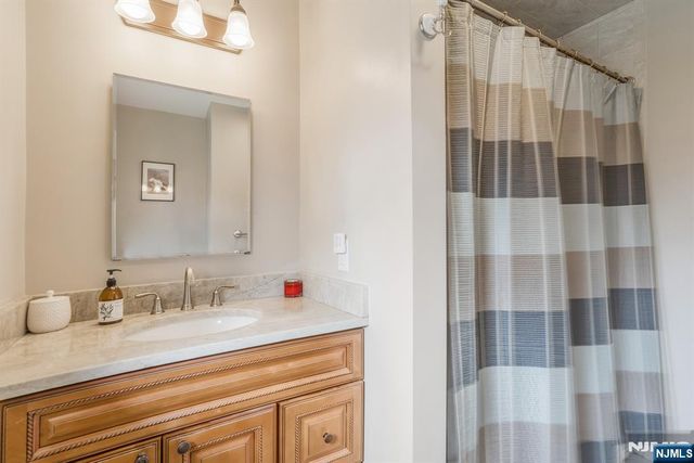 59 Colgate Avenue, Wyckoff, NJ 07481