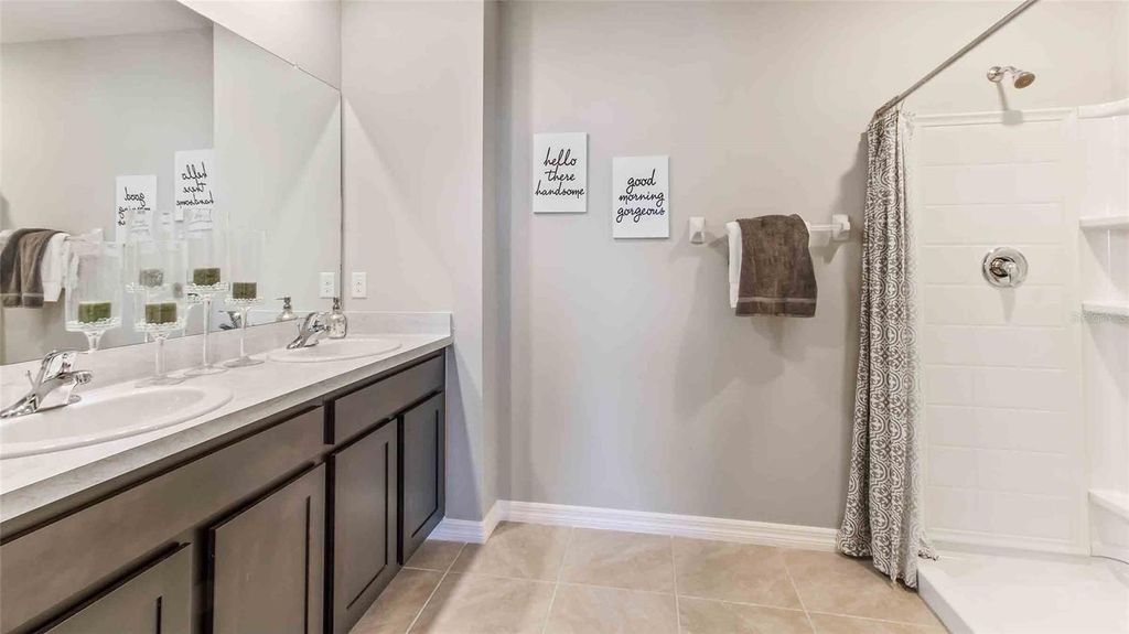 Image 12 of property listing at 5255 BERRY BAY AVENUE, Wimauma, FL 33598