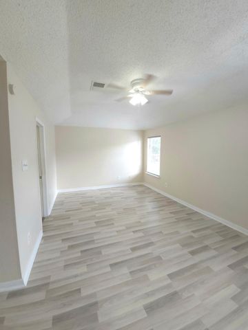 5810 Twisted Pine Court D, Houston, TX 77039