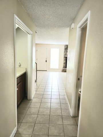 5810 Twisted Pine Court D, Houston, TX 77039