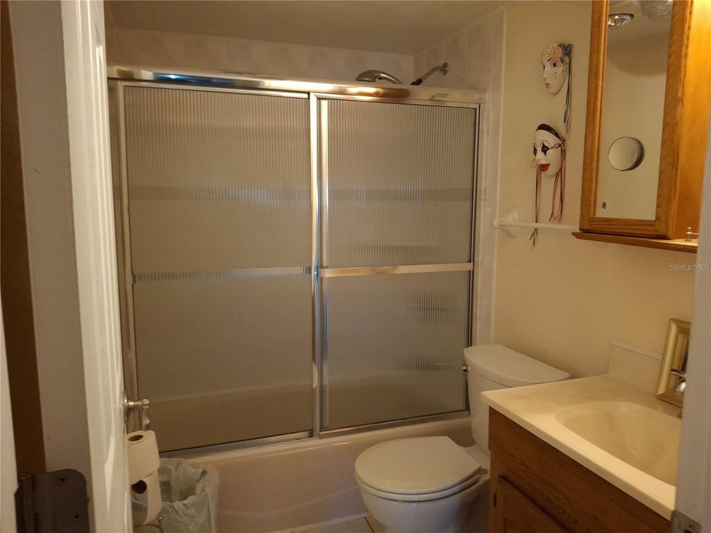 Image 14 of property listing at 9305 120TH LANE, Seminole, FL 33772