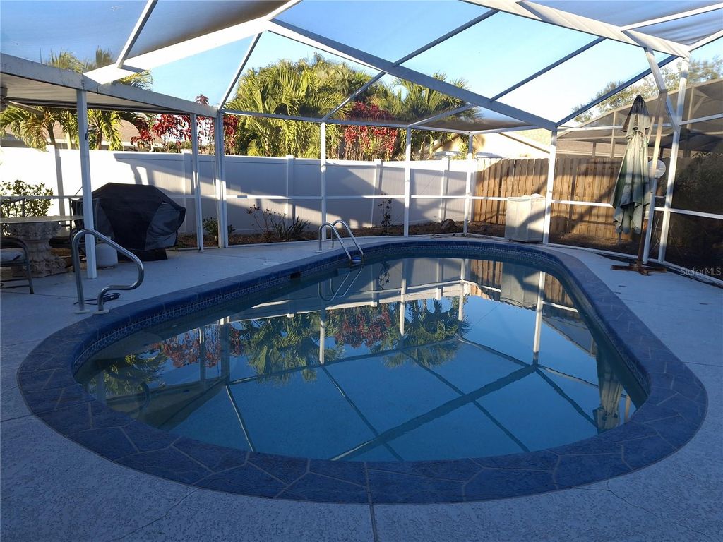 Image 17 of property listing at 9305 120TH LANE, Seminole, FL 33772