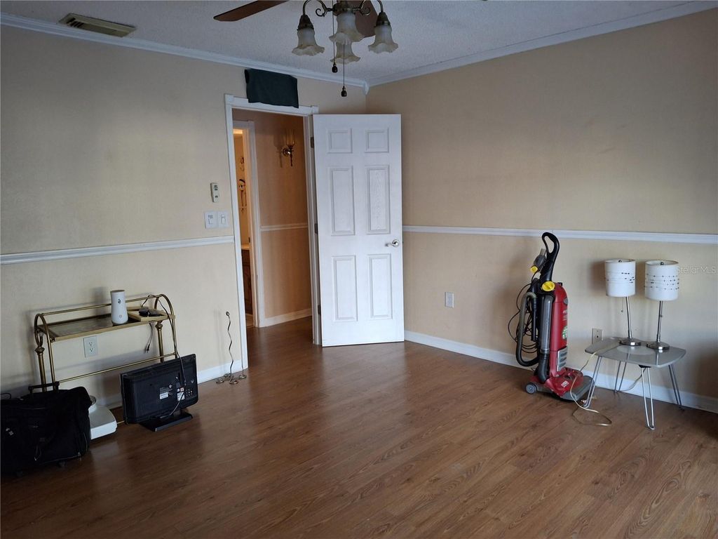 Image 22 of property listing at 9305 120TH LANE, Seminole, FL 33772