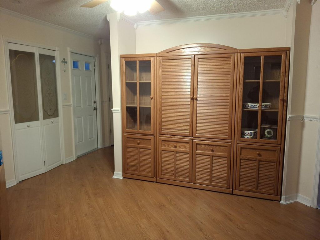 Image 6 of property listing at 9305 120TH LANE, Seminole, FL 33772