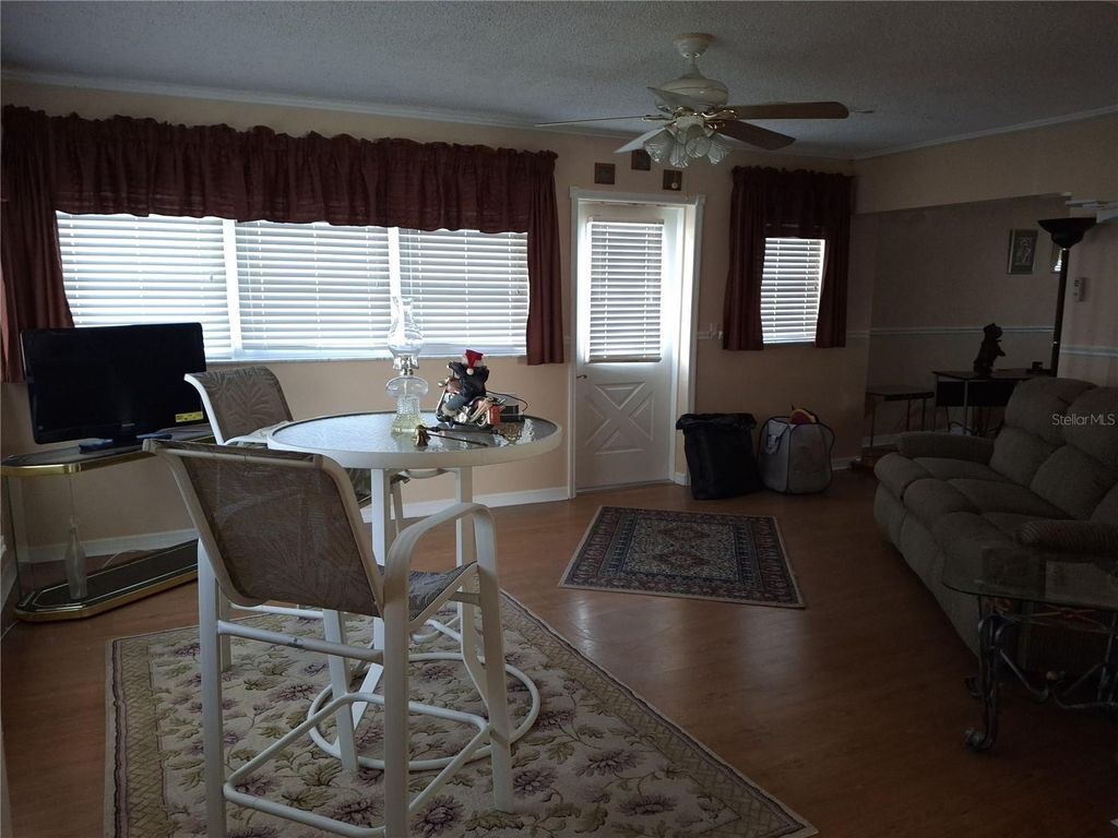 Image 7 of property listing at 9305 120TH LANE, Seminole, FL 33772