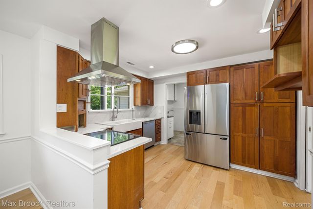 6096 DARRAMOOR Road, Bloomfield Charter Township, MI 48301
