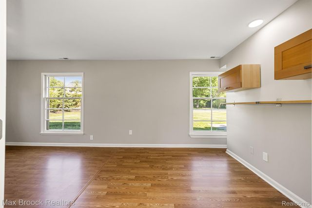 6096 DARRAMOOR Road, Bloomfield Charter Township, MI 48301