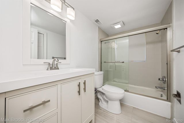 6096 DARRAMOOR Road, Bloomfield Charter Township, MI 48301
