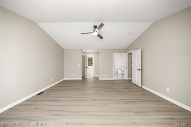 6096 DARRAMOOR Road, Bloomfield Charter Township, MI 48301