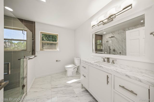 6096 DARRAMOOR Road, Bloomfield Charter Township, MI 48301